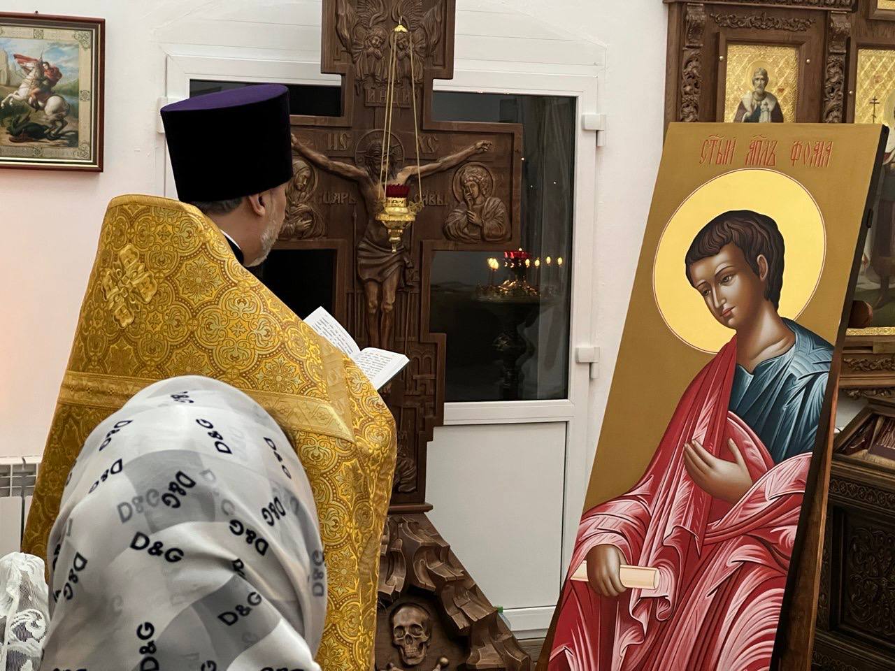 19.12.2025г. По завершении праздничного богослужения настоятель совершил освящение иконы святого апостола Фомы, которая была написана специально для иконостаса нашего храма.