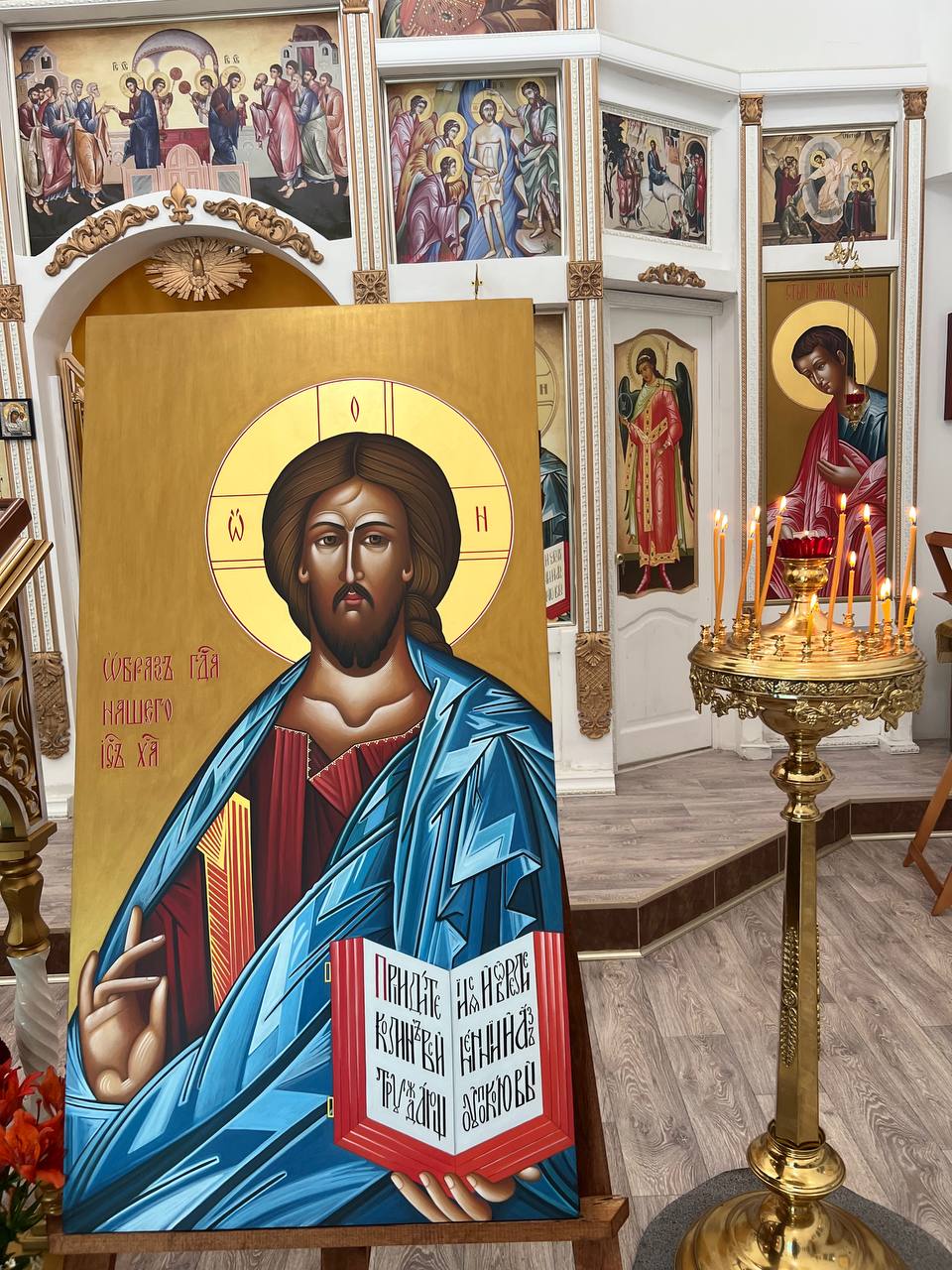 12.07.2026г. По завершении праздничного богослужения настоятель храма священник Сергий Иванов совершил освящение иконы Спасителя для нижнего яруса иконостаса храма.