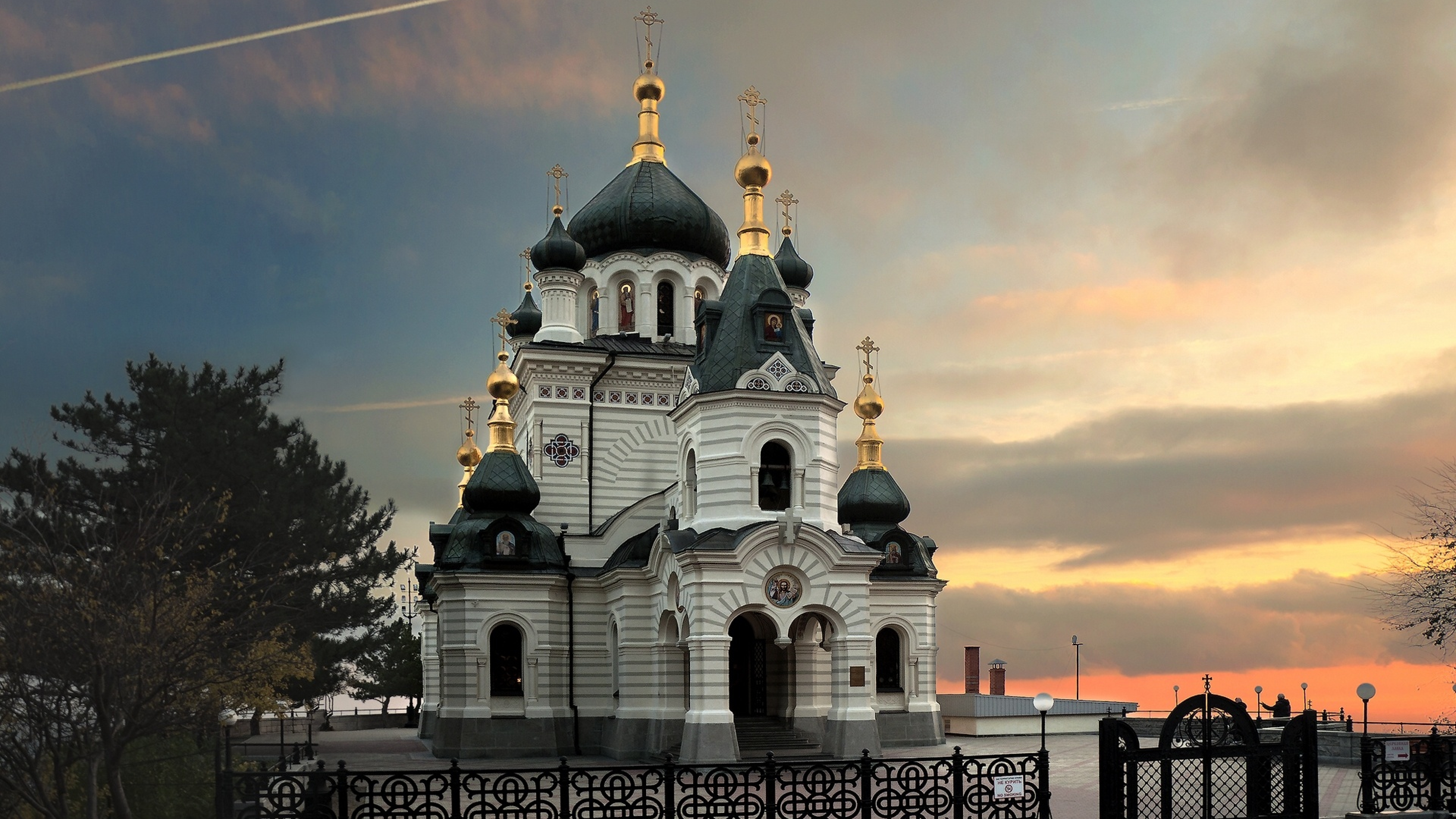 Церковные облачения: Символика цветов и деталей