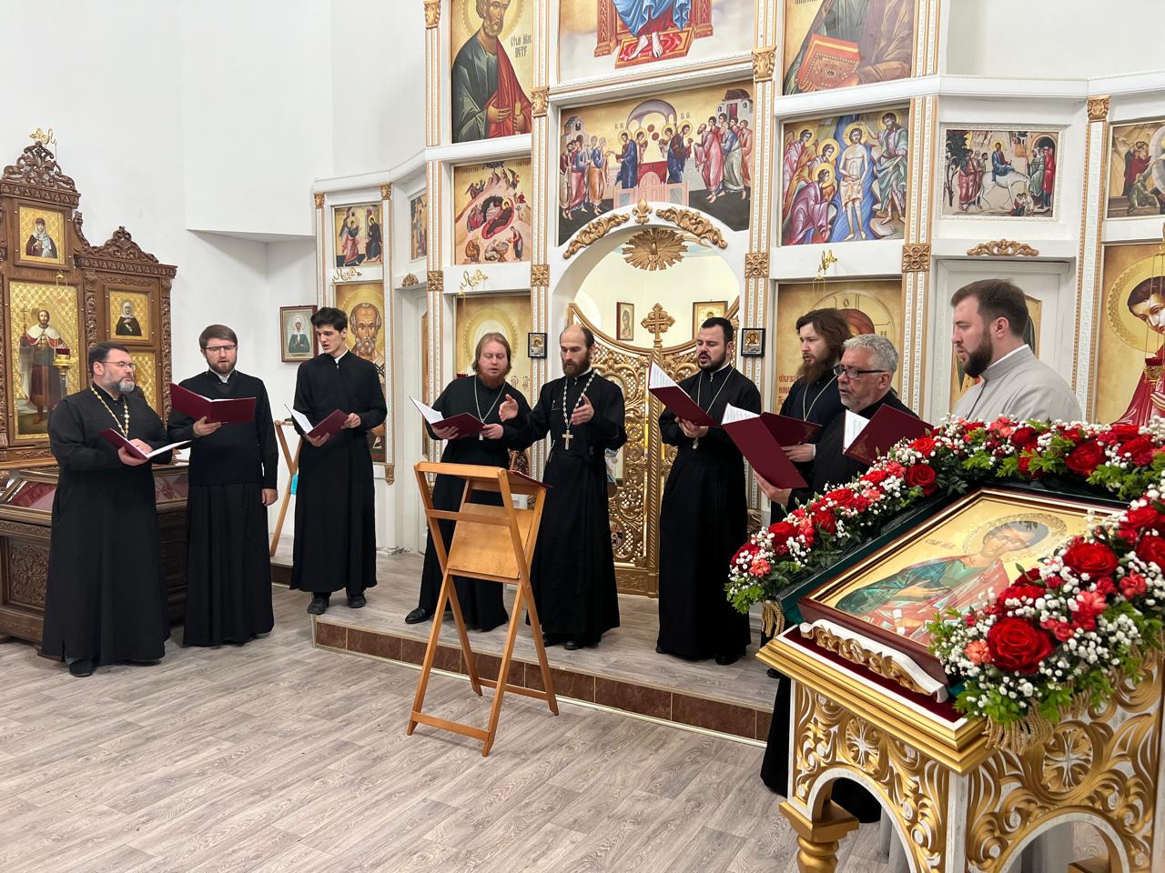В этот праздничный день мы встречали наших друзей - сводный хор священнослужителей Пензенской епархии.